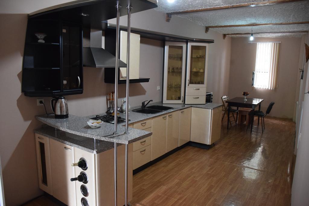 Crossway Tbilisi Hotel Екстериор снимка