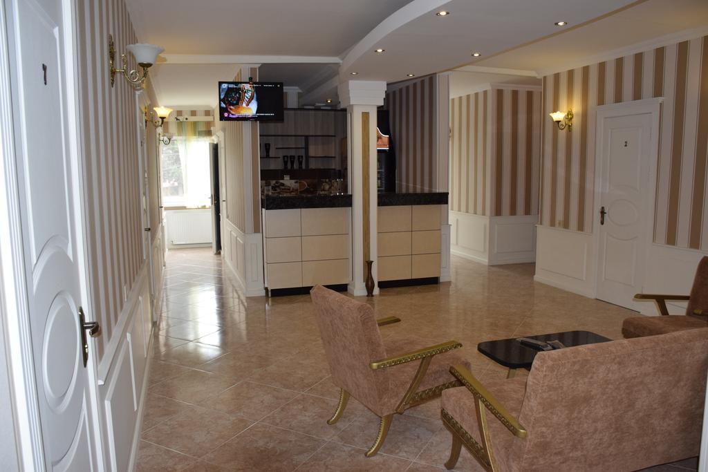 Crossway Tbilisi Hotel Екстериор снимка