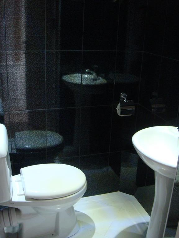 Crossway Tbilisi Hotel Стая снимка