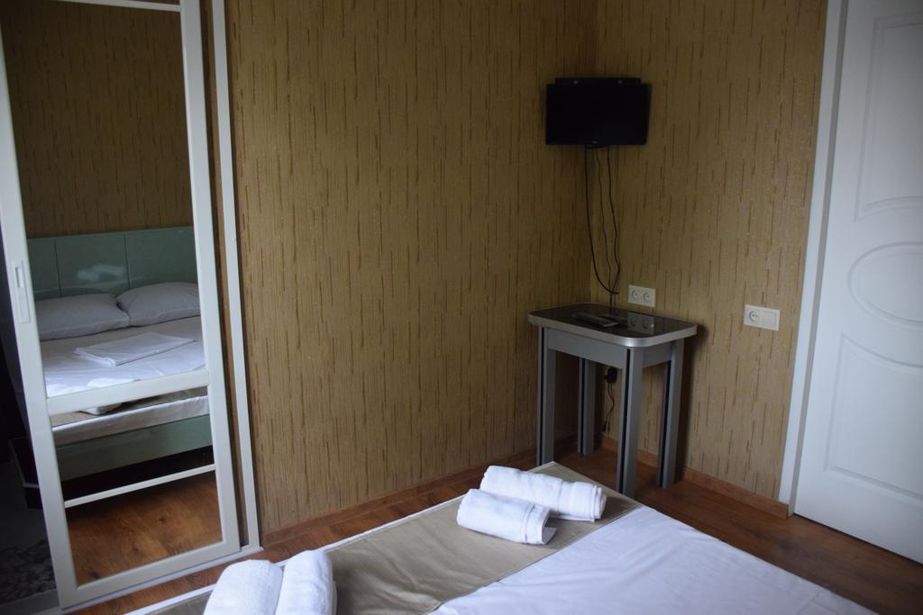 Crossway Tbilisi Hotel Стая снимка