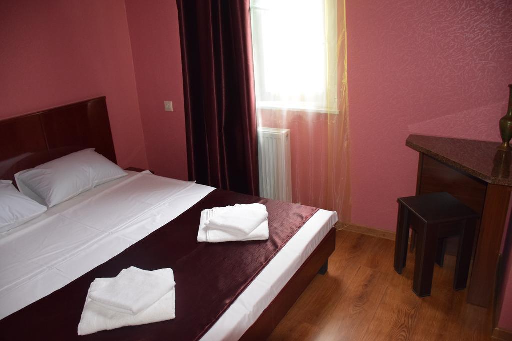 Crossway Tbilisi Hotel Стая снимка