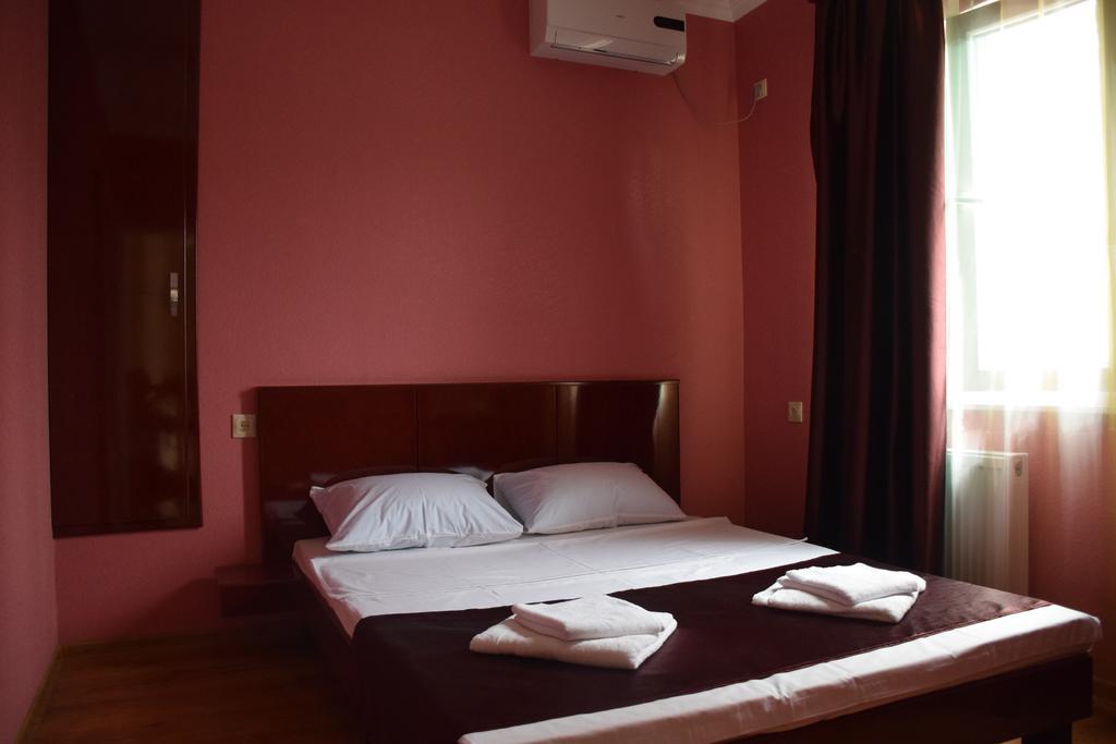 Crossway Tbilisi Hotel Стая снимка