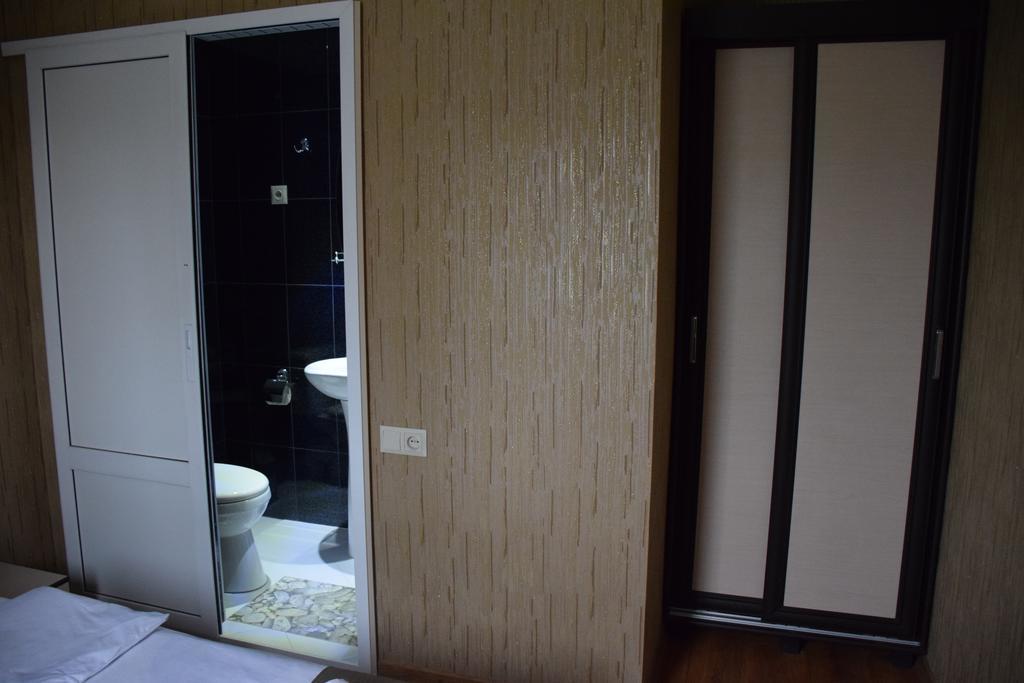 Crossway Tbilisi Hotel Стая снимка