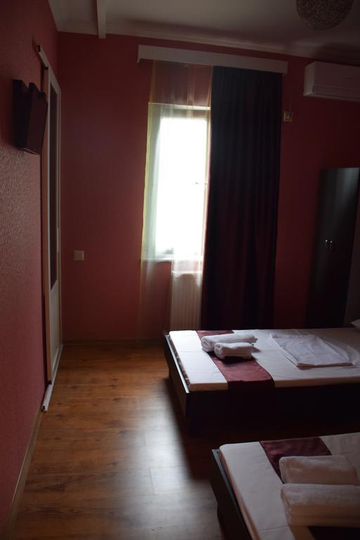 Crossway Tbilisi Hotel Стая снимка