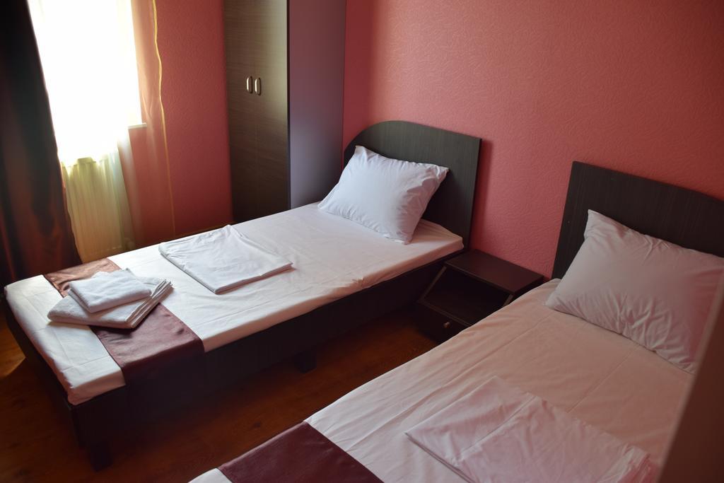 Crossway Tbilisi Hotel Стая снимка