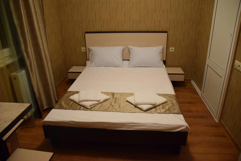 Crossway Tbilisi Hotel Стая снимка