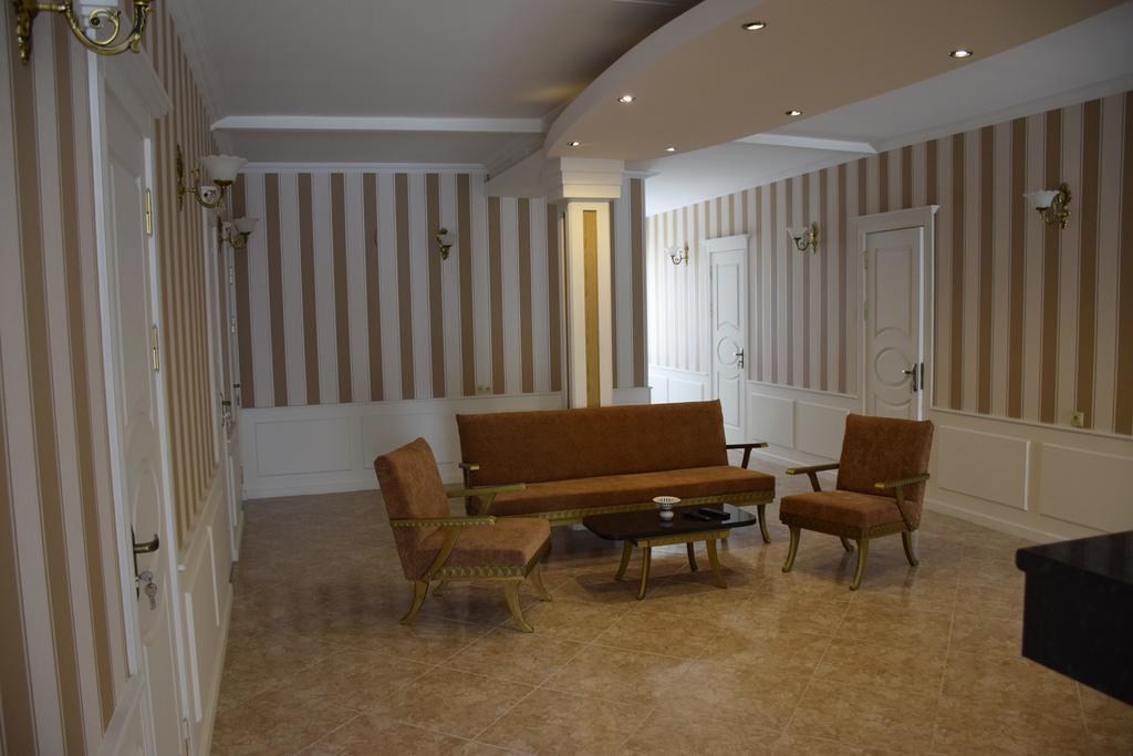 Crossway Tbilisi Hotel Екстериор снимка