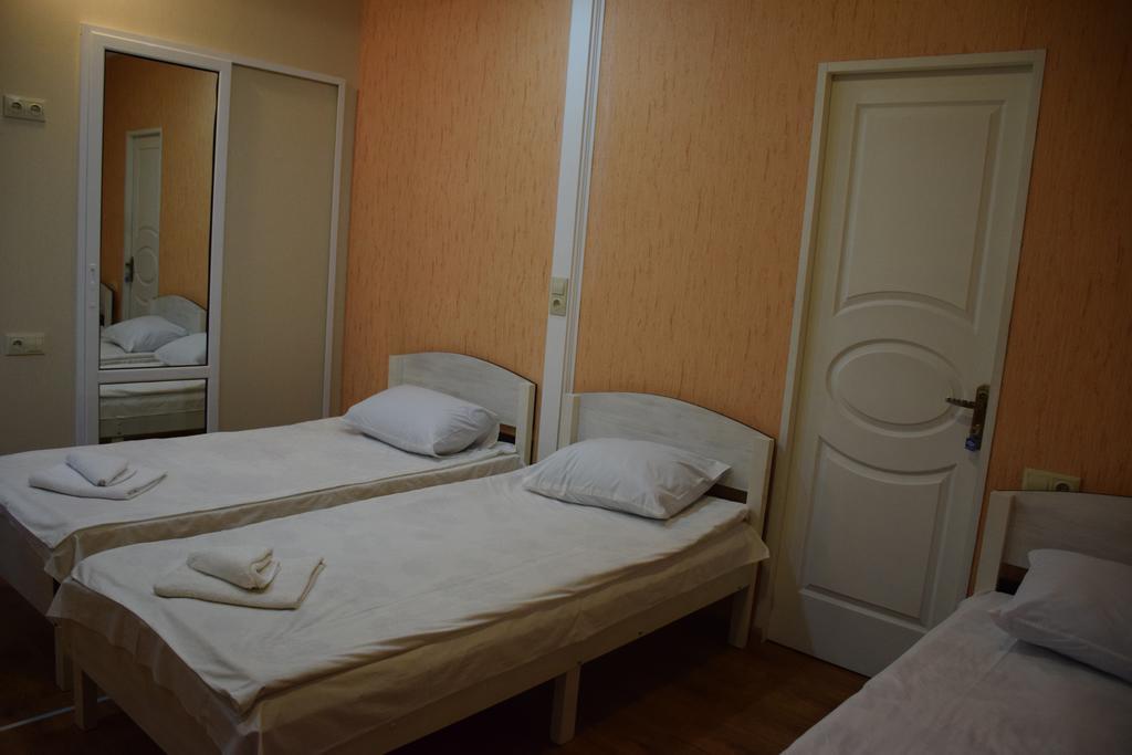 Crossway Tbilisi Hotel Екстериор снимка