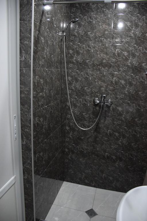 Crossway Tbilisi Hotel Екстериор снимка