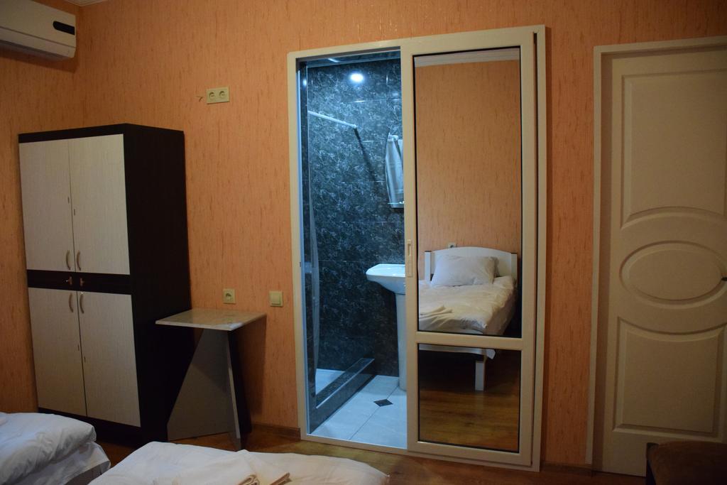 Crossway Tbilisi Hotel Екстериор снимка