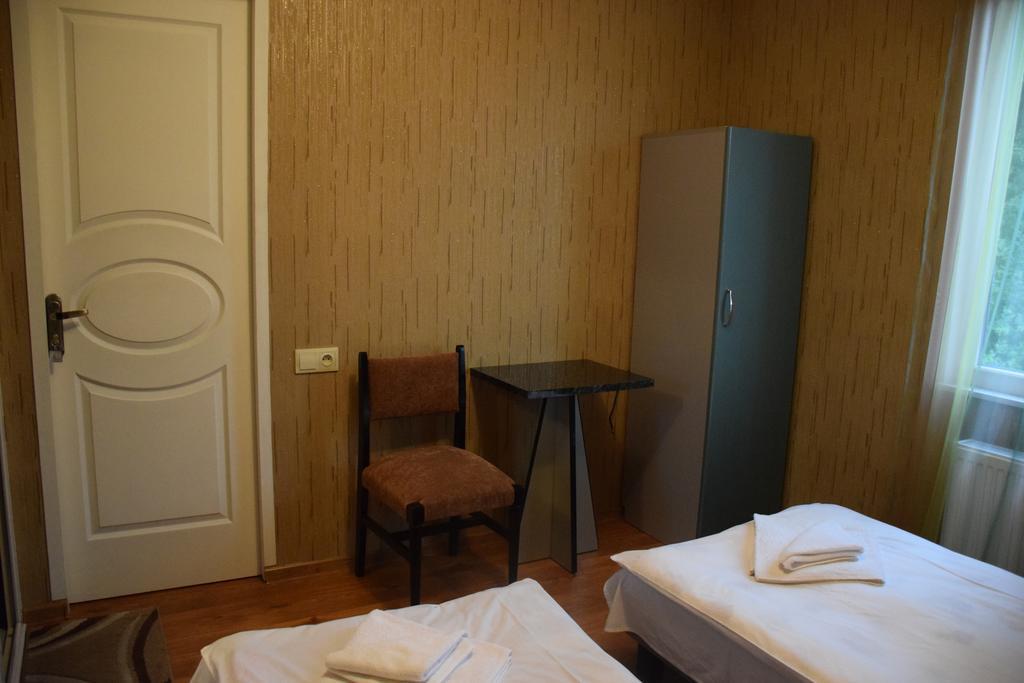 Crossway Tbilisi Hotel Екстериор снимка