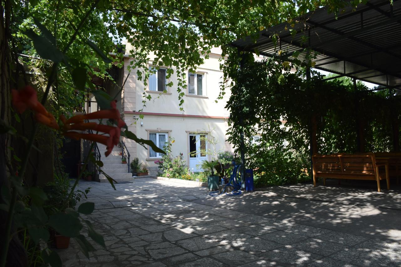 Crossway Tbilisi Hotel Екстериор снимка