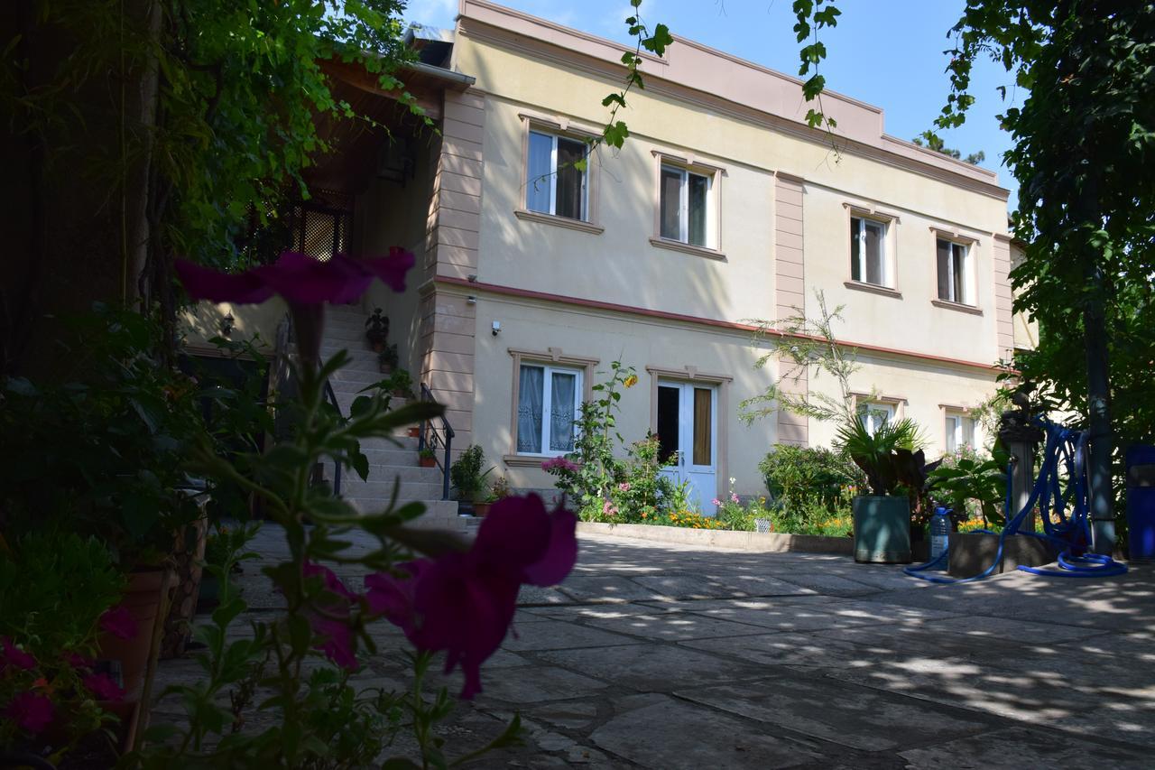 Crossway Tbilisi Hotel Екстериор снимка