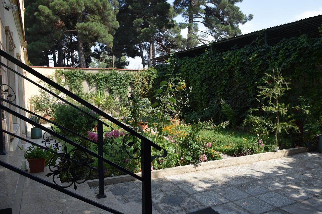 Crossway Tbilisi Hotel Екстериор снимка