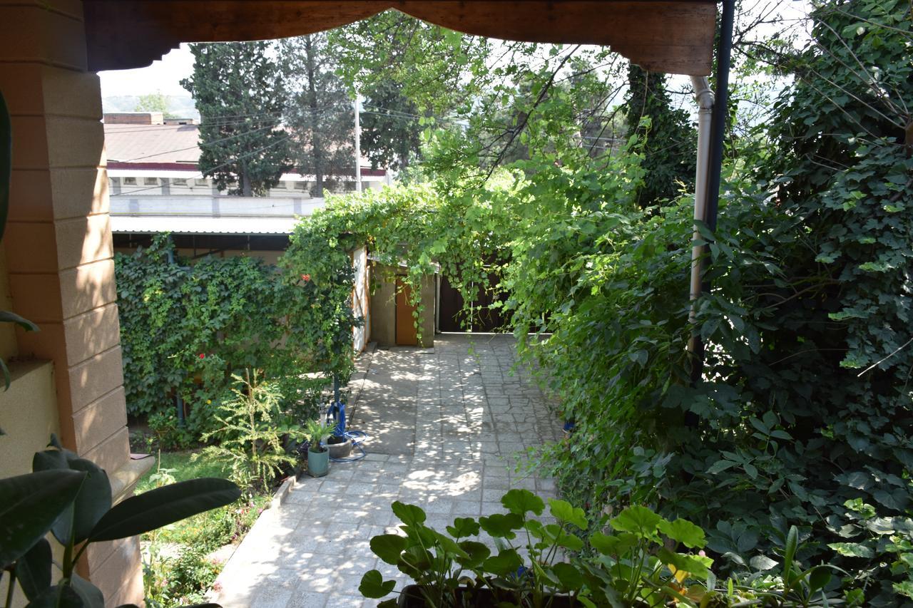Crossway Tbilisi Hotel Екстериор снимка