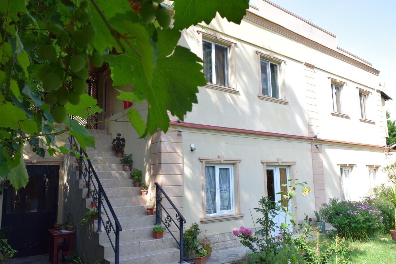 Crossway Tbilisi Hotel Екстериор снимка